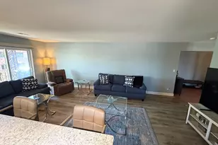 9375 Landings Ln, Des Plaines, IL 60016 - Photo 4