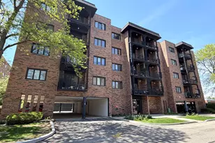 9375 Landings Ln, Des Plaines, IL 60016 - Photo 1
