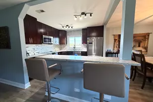 9375 Landings Ln, Des Plaines, IL 60016 - Photo 10