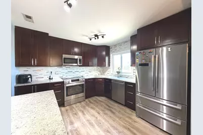 9375 Landings Lane #404, Des Plaines, IL 60016 - Photo 6
