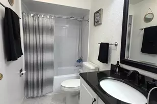 9375 Landings Ln, Des Plaines, IL 60016 - Photo 14