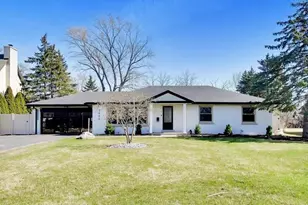 2055 Walnut Cir, Northbrook, IL 60062 - Photo 2