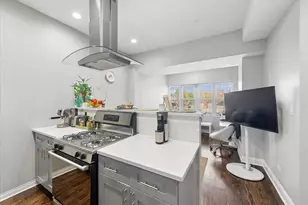 2451 W Rice St, Chicago, IL 60622 - Photo 6