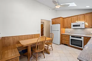 1016 Longmeadow Dr, Glenview, IL 60025 - Photo 10
