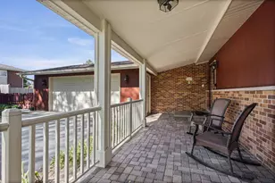 1016 Longmeadow Dr, Glenview, IL 60025 - Photo 2