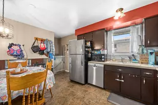 16466 Terry Ln, Oak Forest, IL 60452 - Photo 14