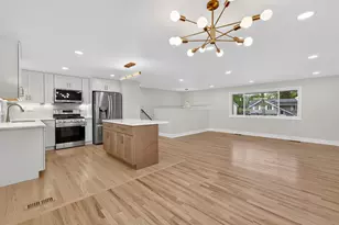 408 Desmond Dr, Schaumburg, IL 60193 - Photo 6