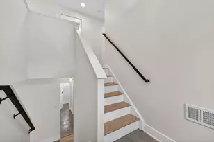 408 Desmond Dr, Schaumburg, IL 60193 - Photo 2