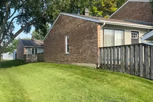 333 Colony Green Dr, Bloomingdale, IL 60108 - Photo 2