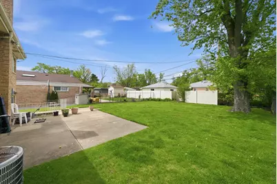 9536 Tripp Avenue, Skokie, IL 60076 - Photo 32