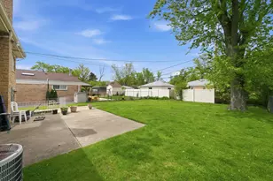 9536 Tripp Ave, Skokie, IL 60076 - Photo 32