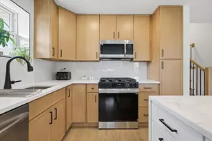 9536 Tripp Ave, Skokie, IL 60076 - Photo 10