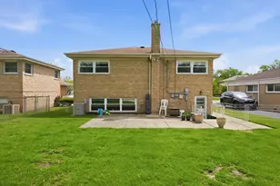 9536 Tripp Ave, Skokie, IL 60076 - Photo 38