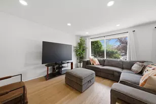 9536 Tripp Ave, Skokie, IL 60076 - Photo 4