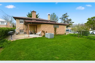 3955 W Greenleaf Avenue, Lincolnwood, IL 60712 - Photo 28