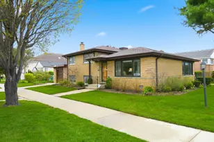 3955 W Greenleaf Ave, Lincolnwood, IL 60712 - Photo 1