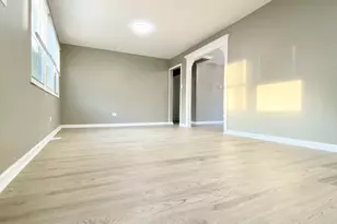 147 S Hill St, Woodstock, IL 60098 - Photo 2