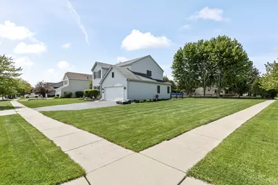 698 Fenwick Lane, South Elgin, IL 60177 - Photo 2