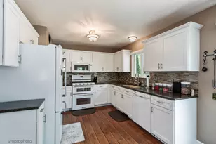 698 Fenwick Ln, South Elgin, IL 60177 - Photo 6