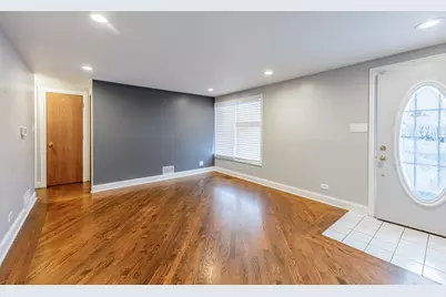 8912 S Ryan Road #HOUSE, Hometown, IL 60456 - Photo 2