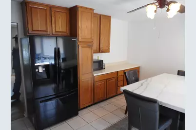 602 Bluff Court, Streamwood, IL 60107 - Photo 4