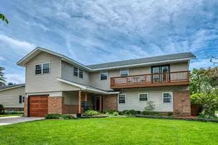 591 Sussex Ct, Elk Grove Village, IL 60007 - Photo 1