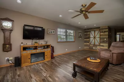 591 Sussex Court, Elk Grove Village, IL 60007 - Photo 8