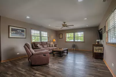 591 Sussex Court, Elk Grove Village, IL 60007 - Photo 10