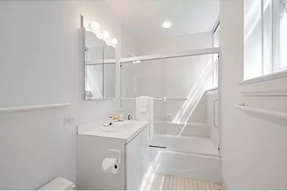 219 E Lake Shore Drive #6AB, Chicago, IL 60611 - Photo 32