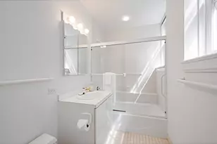 219 E Lake Shore Dr, Chicago, IL 60611 - Photo 32