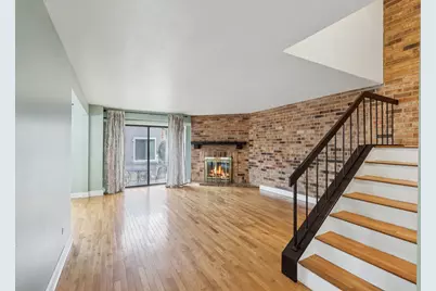 105 W Dover Drive, Mount Prospect, IL 60056 - Photo 4