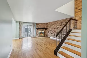 105 W Dover Dr, Mount Prospect, IL 60056 - Photo 4