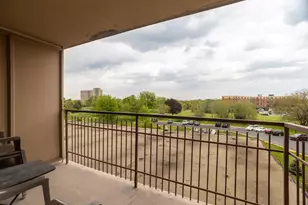 6833 N Kedzie Ave, Chicago, IL 60645 - Photo 10