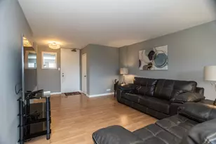 6833 N Kedzie Ave, Chicago, IL 60645 - Photo 4