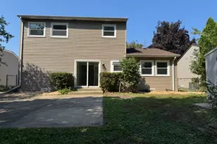 237 W Lakeside Dr, Vernon Hills, IL 60061 - Photo 10