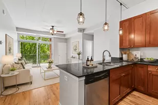 974 W 35th Pl, Chicago, IL 60609 - Photo 4