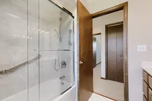 1111 W Ash Dr, Mount Prospect, IL 60056 - Photo 12