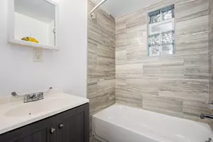 547 S Martin Luther King Jr Ave, Waukegan, IL 60085 - Photo 12
