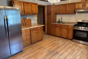 302 Ridge Cir, Streamwood, IL 60107 - Photo 2