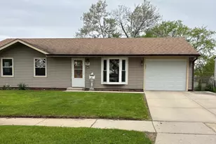 302 Ridge Cir, Streamwood, IL 60107 - Photo 1