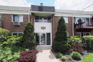 10385 Dearlove Rd, Glenview, IL 60025 - Photo 1
