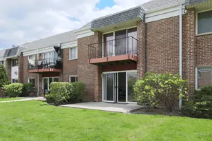 10385 Dearlove Rd, Glenview, IL 60025 - Photo 2