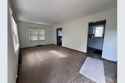 550 N Waddell Avenue, Freeport, IL 61032 - Photo 2