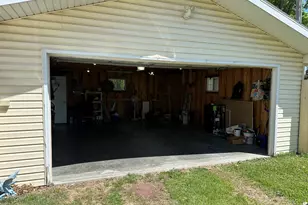 102 E Grove St, Streator, IL 61364 - Photo 4