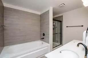 1139 W Roscoe St, Chicago, IL 60657 - Photo 16