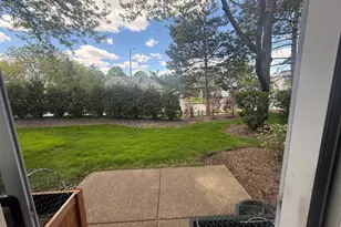 348 Fallbrook Ct, Schaumburg, IL 60194 - Photo 10