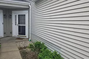 348 Fallbrook Ct, Schaumburg, IL 60194 - Photo 2