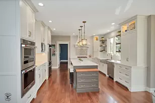 10829 Warwick Ln, Orland Park, IL 60462 - Photo 8