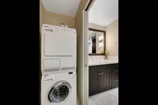 1030 N State St, Chicago, IL 60610 - Photo 20