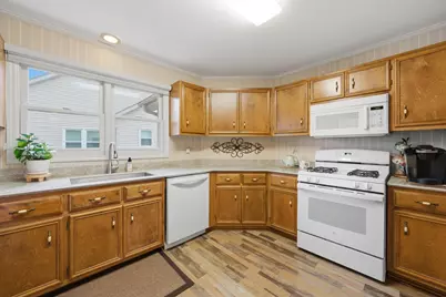 2714 Lake Shore Drive, Joliet, IL 60431 - Photo 8